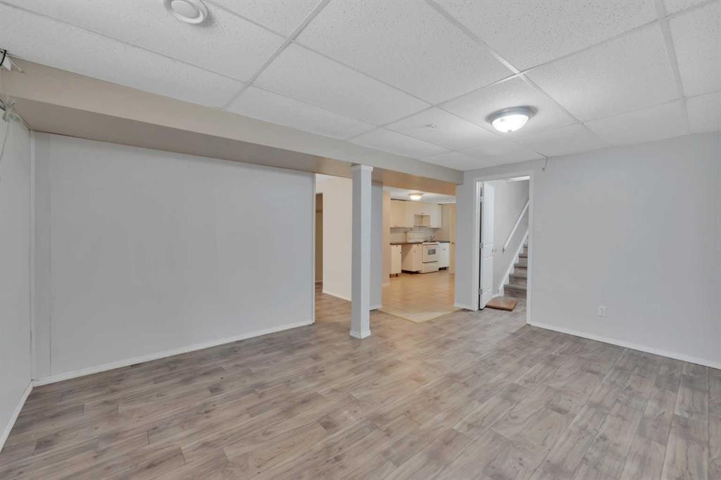 1 Forest Close, Red Deer, AB - Indoor Photo Showing Other Room