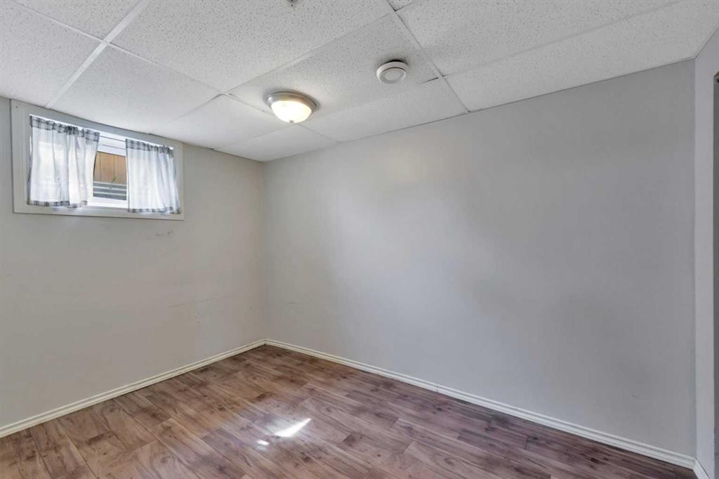 1 Forest Close, Red Deer, AB - Indoor Photo Showing Other Room