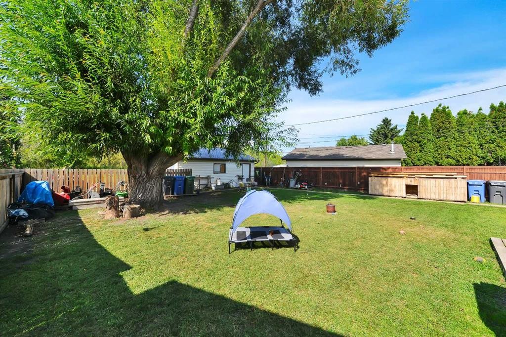 1 Forest Close, Red Deer, AB - Outdoor