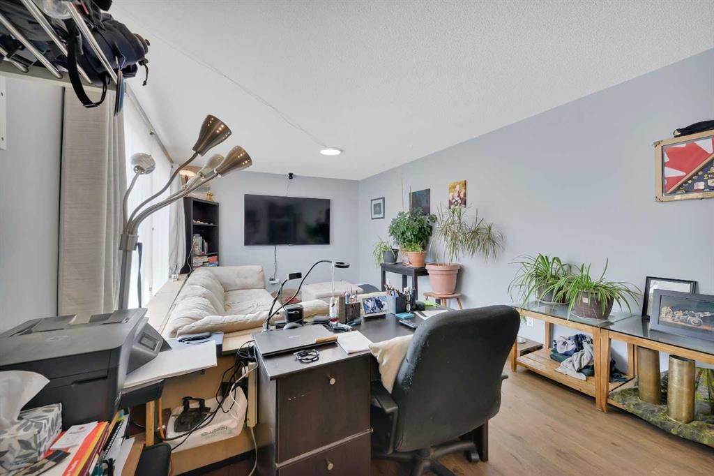 1 Forest Close, Red Deer, AB - Indoor Photo Showing Other Room