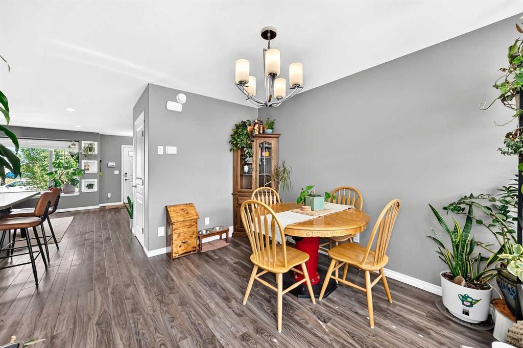 31 Crestview Boulevard, Sylvan Lake, AB - Indoor Photo Showing Dining Room