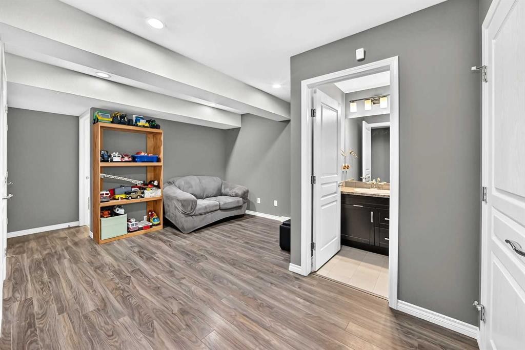 31 Crestview Boulevard, Sylvan Lake, AB - Indoor