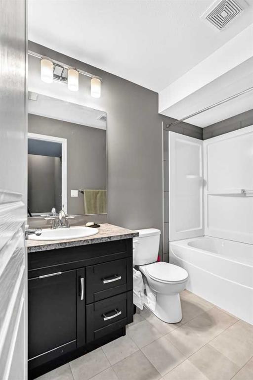 31 Crestview Boulevard, Sylvan Lake, AB - Indoor Photo Showing Bathroom