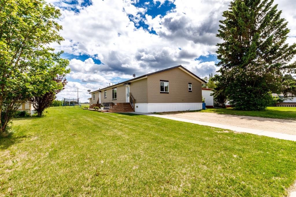 4705 45 Avenue, Alix, AB - Outdoor