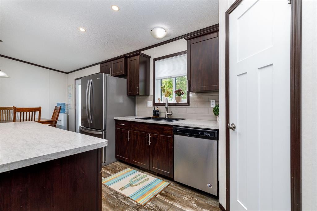 4705 45 Avenue, Alix, AB - Indoor Photo Showing Kitchen