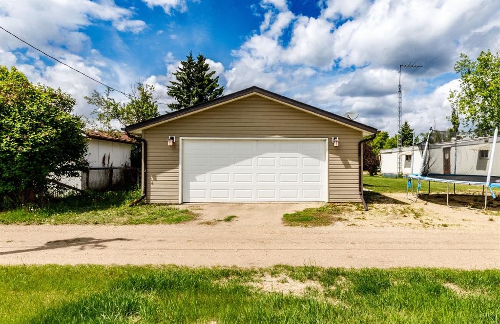4705 45 Avenue, Alix, AB - Outdoor