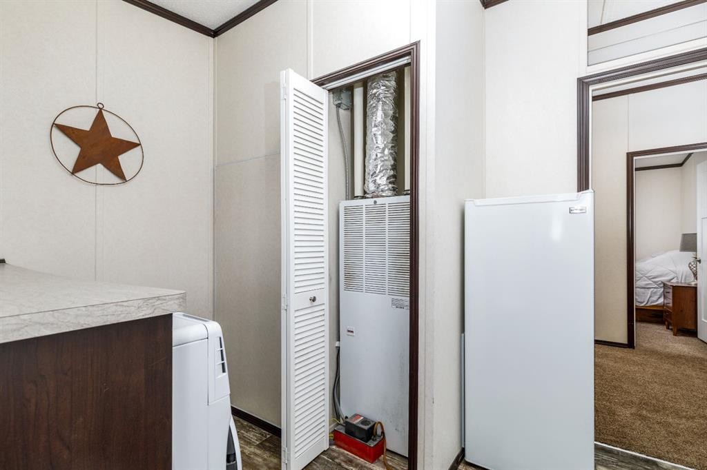 4705 45 Avenue, Alix, AB - Indoor