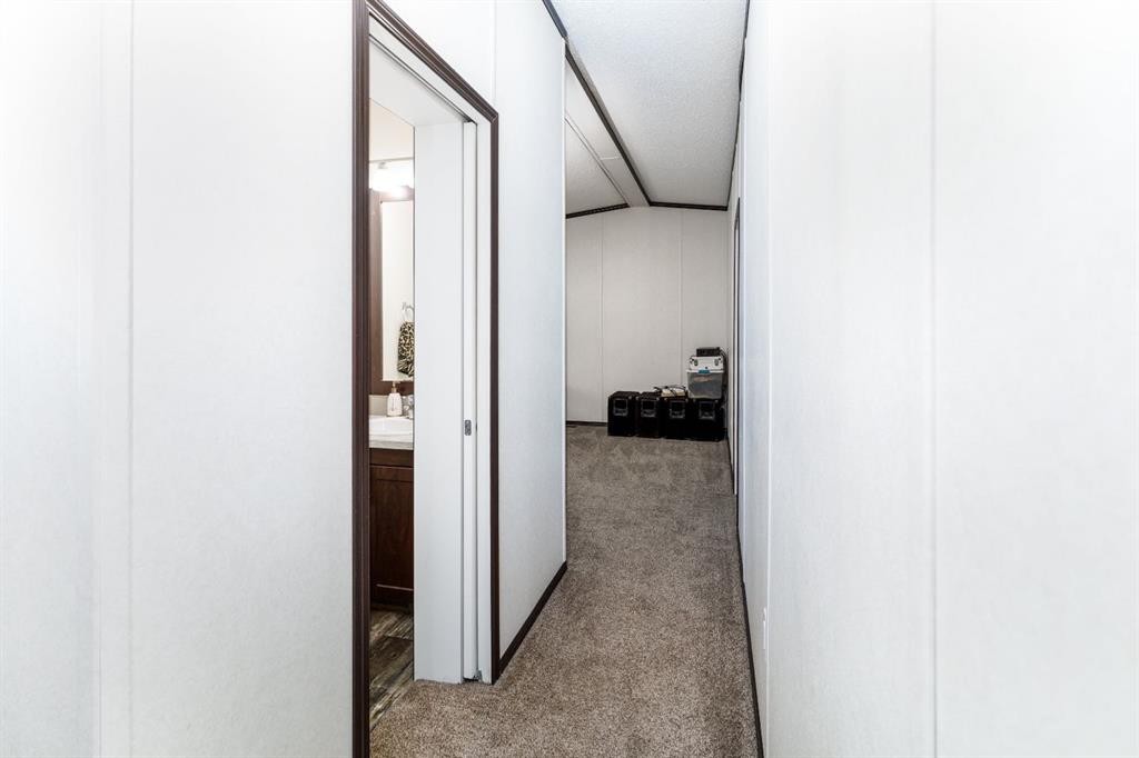 4705 45 Avenue, Alix, AB - Indoor Photo Showing Other Room