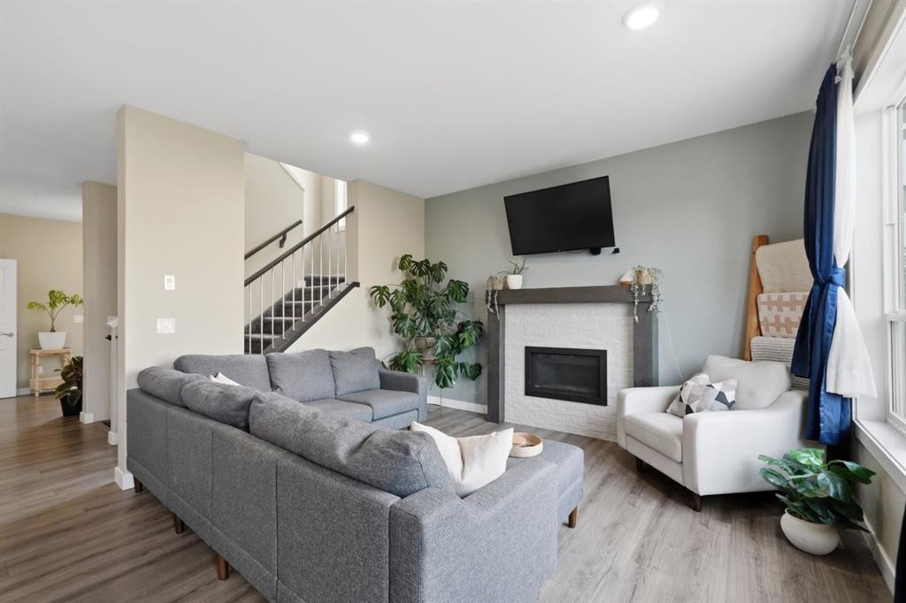 137 Hampton Crescent, Sylvan Lake, AB - Indoor Photo Showing Living Room With Fireplace