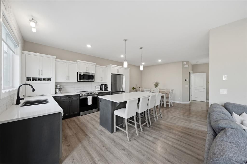 137 Hampton Crescent, Sylvan Lake, AB - Indoor Photo Showing Kitchen With Double Sink With Upgraded Kitchen