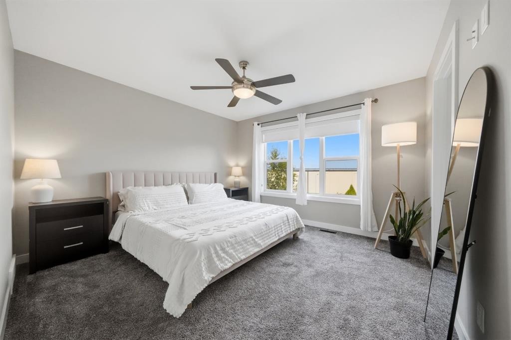 137 Hampton Crescent, Sylvan Lake, AB - Indoor Photo Showing Bedroom