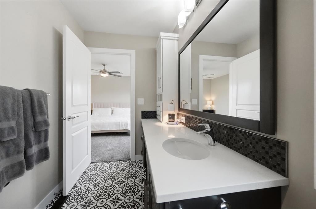 137 Hampton Crescent, Sylvan Lake, AB - Indoor Photo Showing Bathroom