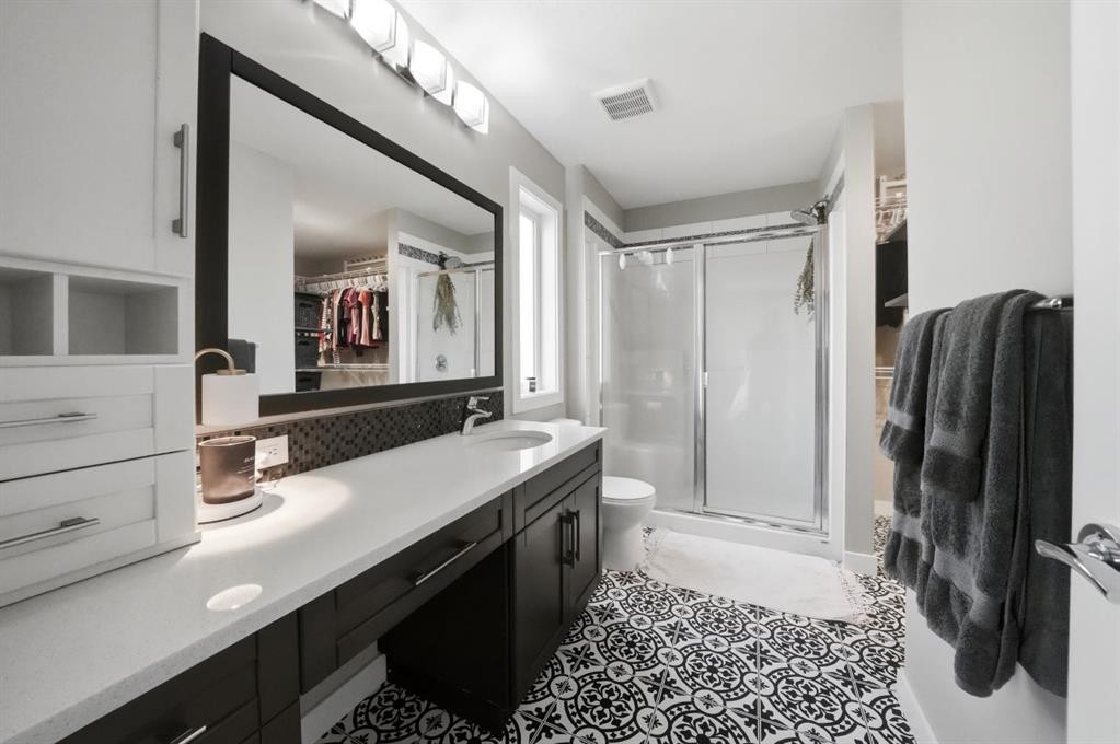 137 Hampton Crescent, Sylvan Lake, AB - Indoor Photo Showing Bathroom