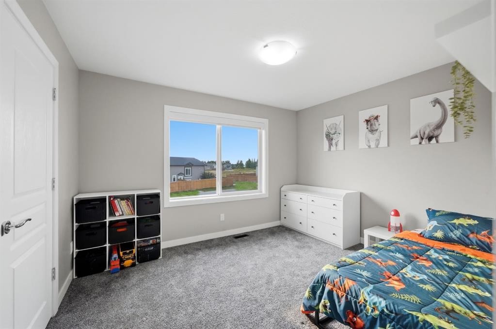137 Hampton Crescent, Sylvan Lake, AB - Indoor Photo Showing Bedroom