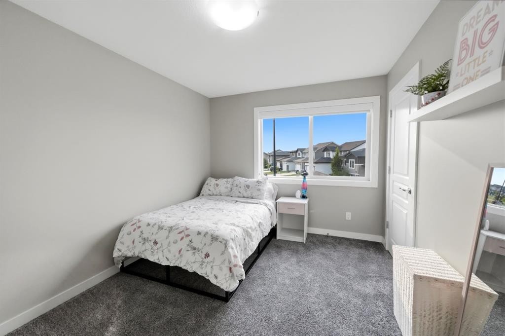 137 Hampton Crescent, Sylvan Lake, AB - Indoor Photo Showing Bedroom