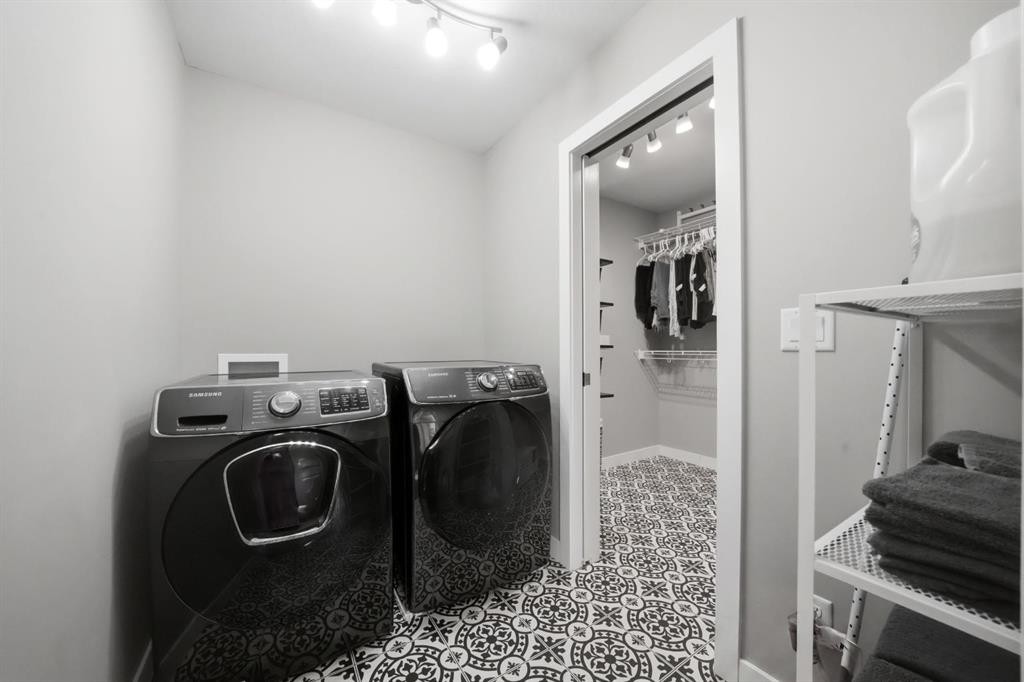 137 Hampton Crescent, Sylvan Lake, AB - Indoor Photo Showing Laundry Room