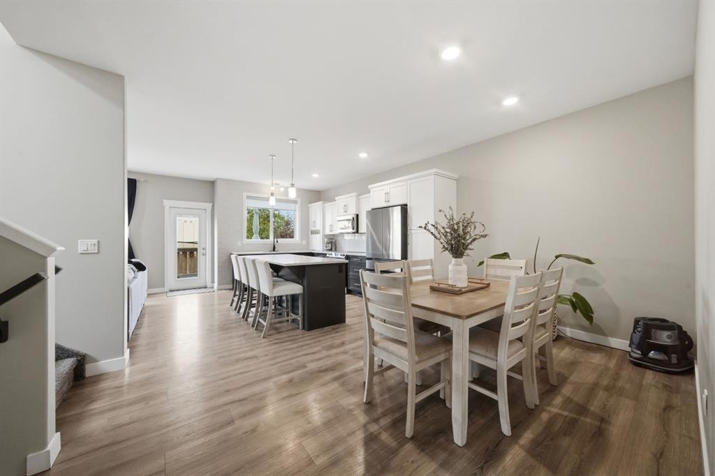 137 Hampton Crescent, Sylvan Lake, AB - Indoor Photo Showing Dining Room