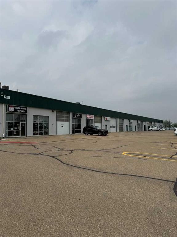 18-7102 52, Lacombe, AB