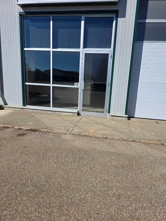 18-7102 52, Lacombe, AB