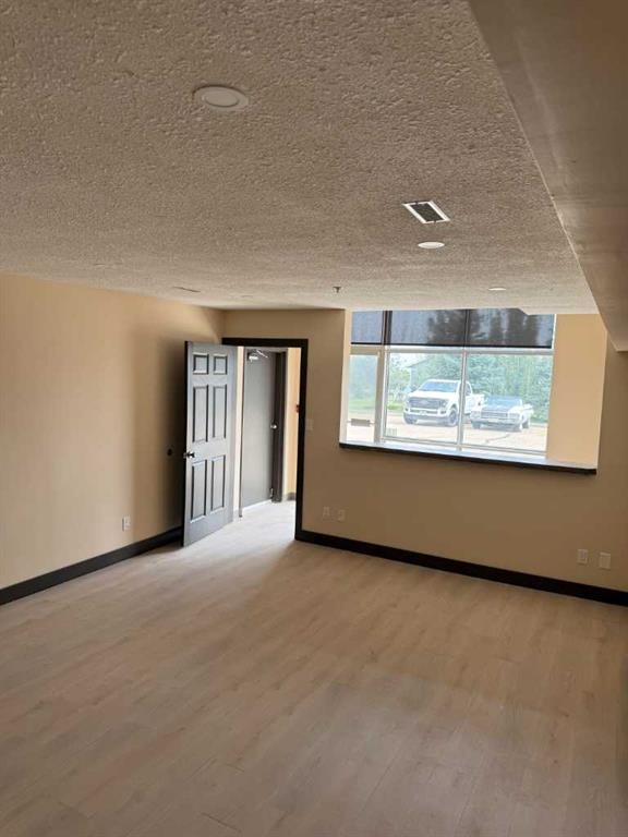 18-7102 52, Lacombe, AB