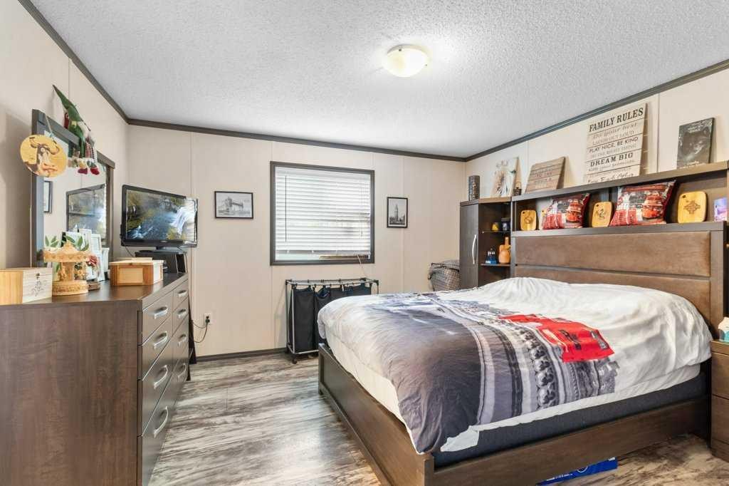 432 3 Avenue, Elnora, AB - Indoor Photo Showing Bedroom