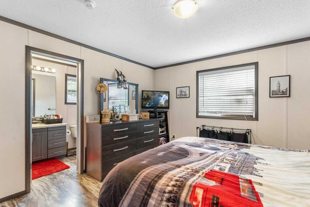 432 3 Avenue, Elnora, AB - Indoor Photo Showing Bedroom