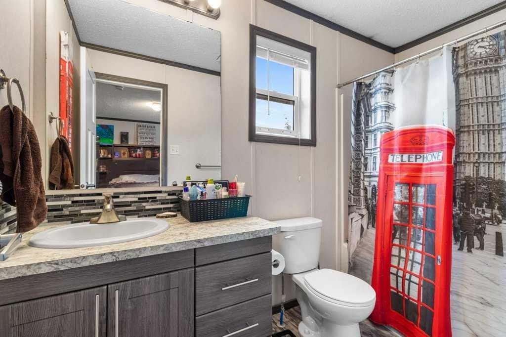 432 3 Avenue, Elnora, AB - Indoor Photo Showing Bathroom