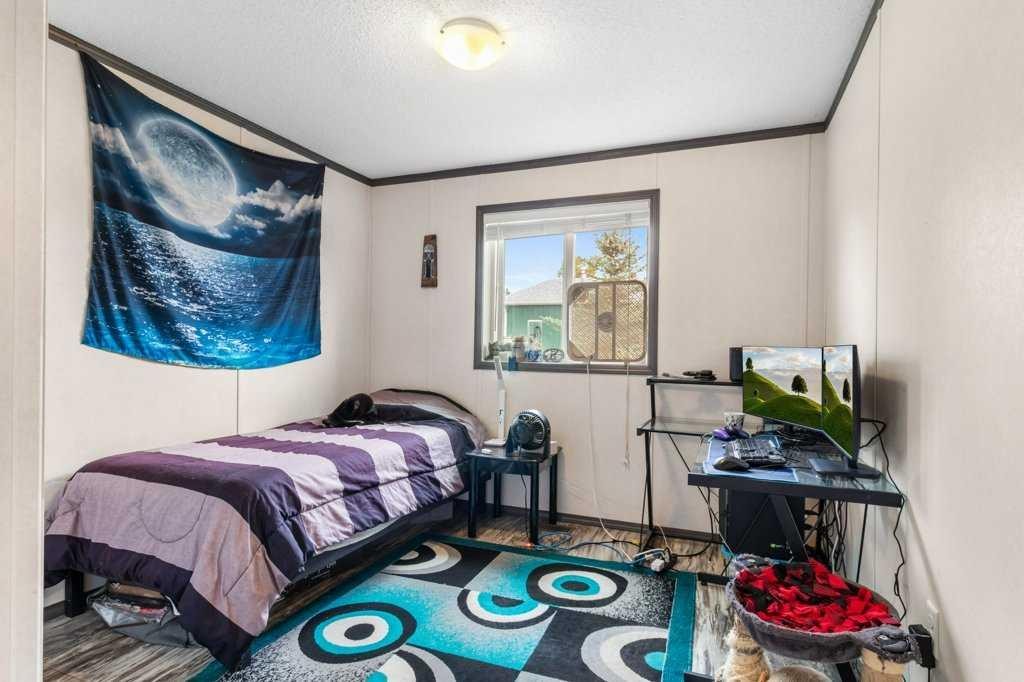 432 3 Avenue, Elnora, AB - Indoor Photo Showing Bedroom