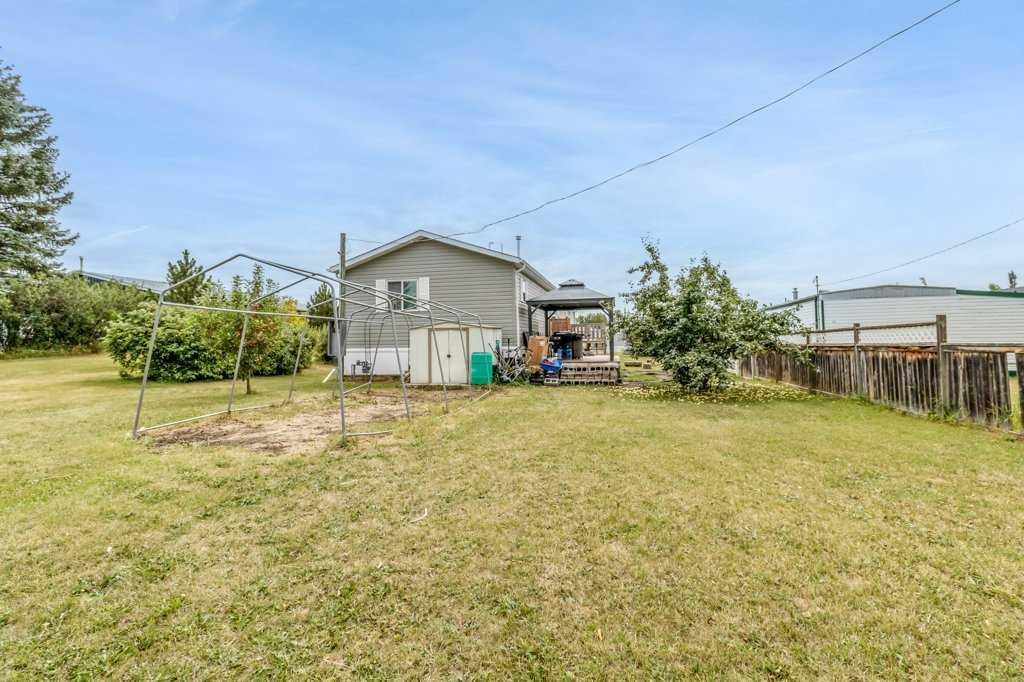 432 3 Avenue, Elnora, AB - Outdoor