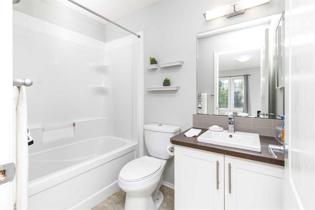 1006-30 Carleton Avenue, Red Deer, AB - Indoor Photo Showing Bathroom