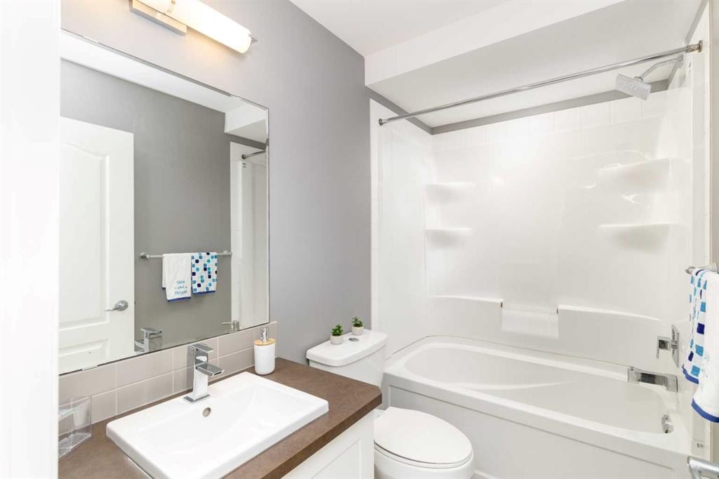 1006-30 Carleton Avenue, Red Deer, AB - Indoor Photo Showing Bathroom