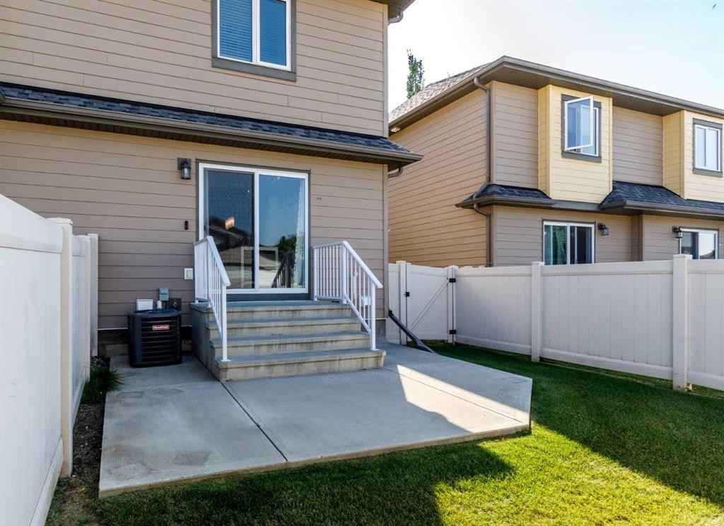 1006-30 Carleton Avenue, Red Deer, AB - Outdoor With Exterior