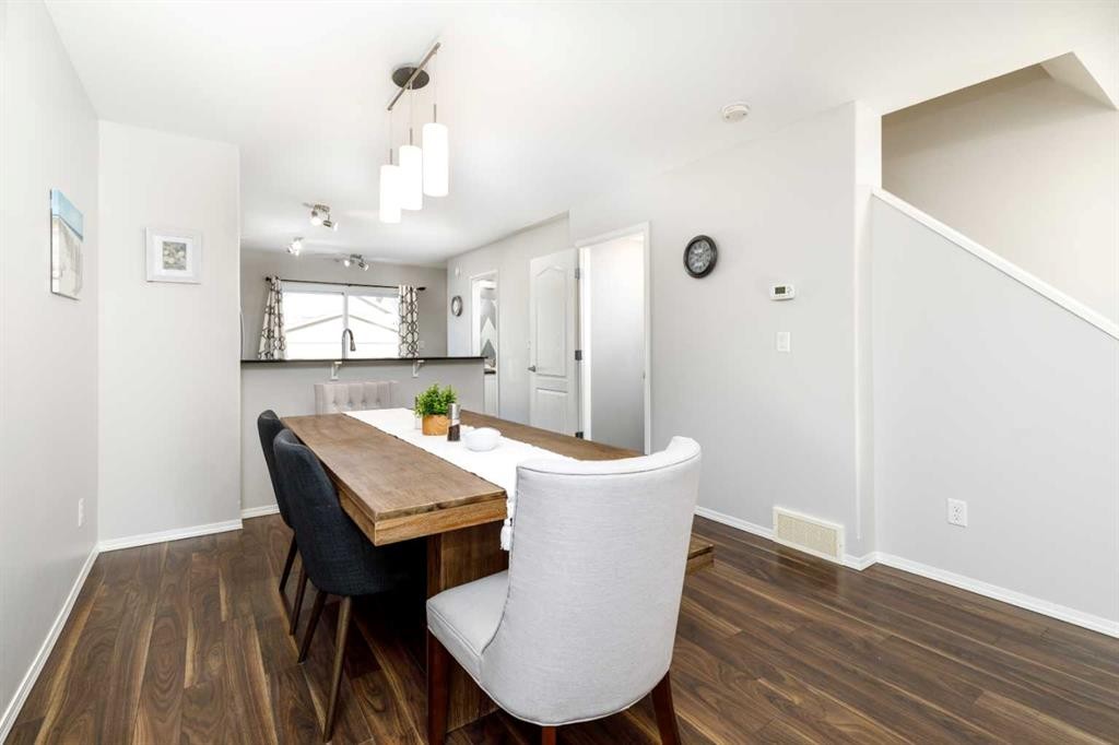 1006-30 Carleton Avenue, Red Deer, AB - Indoor Photo Showing Dining Room