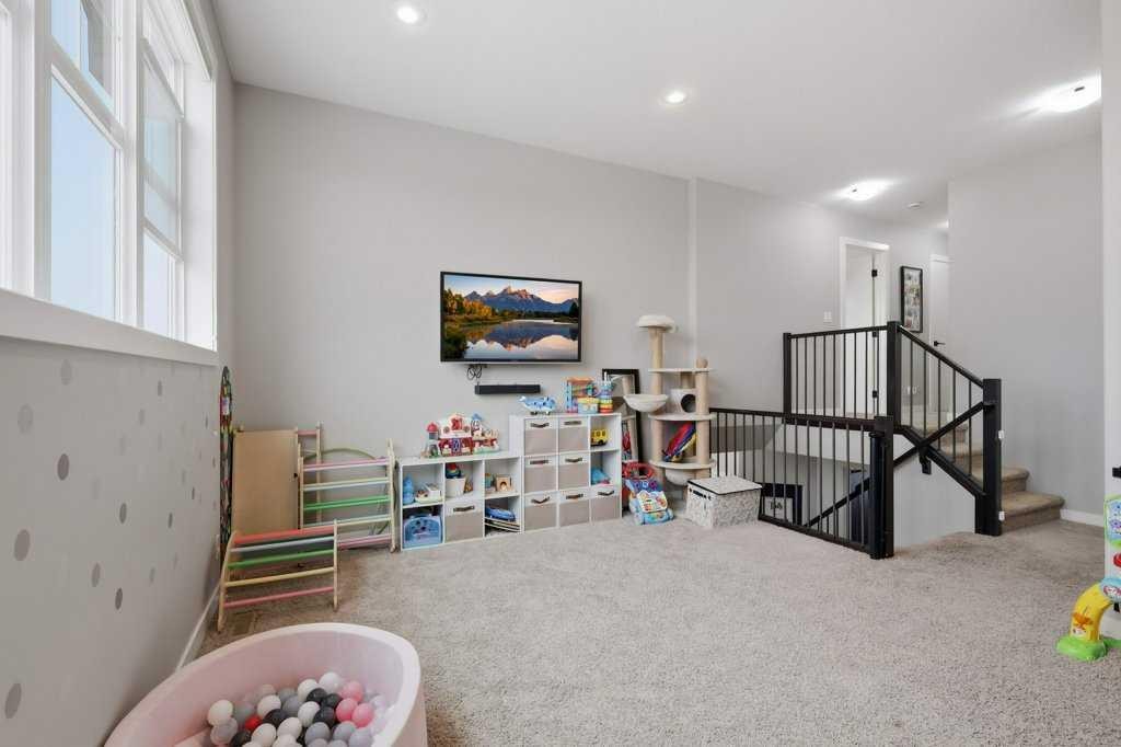 3 Craig Road, Sylvan Lake, AB - Indoor Photo Showing Other Room
