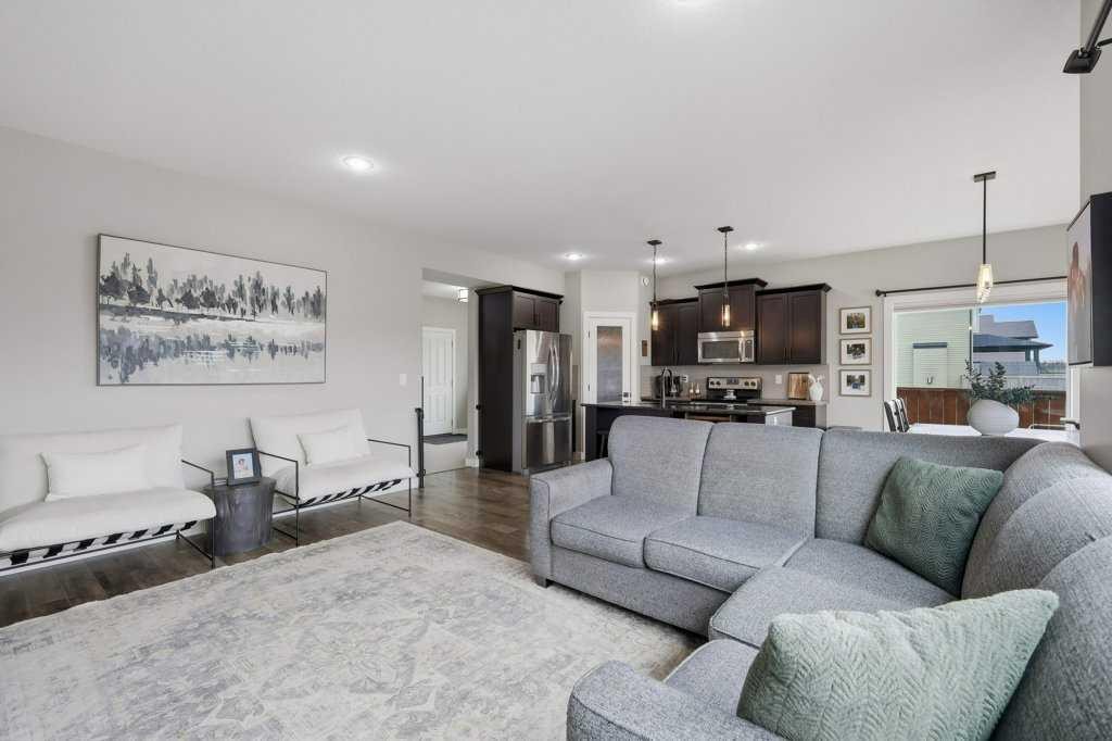 3 Craig Road, Sylvan Lake, AB - Indoor Photo Showing Living Room