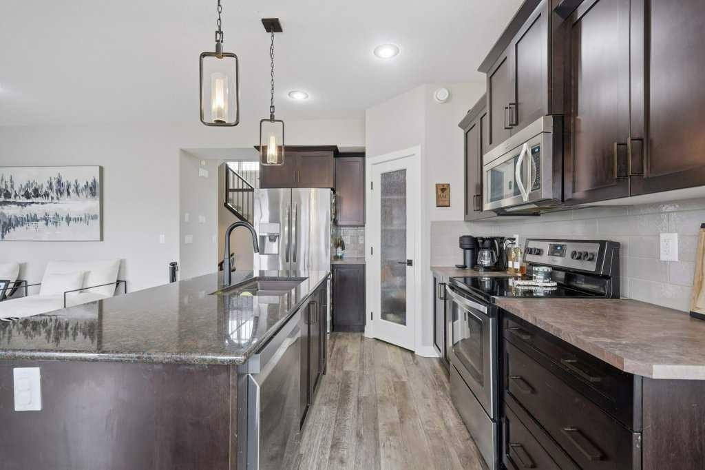 3 Craig Road, Sylvan Lake, AB - Indoor Photo Showing Kitchen With Upgraded Kitchen