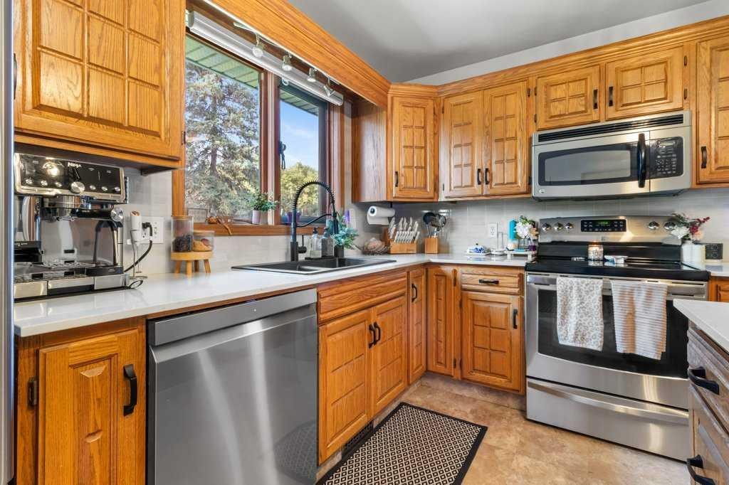 2206 25 Avenue, Delburne, AB - Indoor Photo Showing Kitchen With Stainless Steel Kitchen With Double Sink
