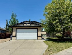 4030 40 Street Close Ponoka, AB T4J 0A7