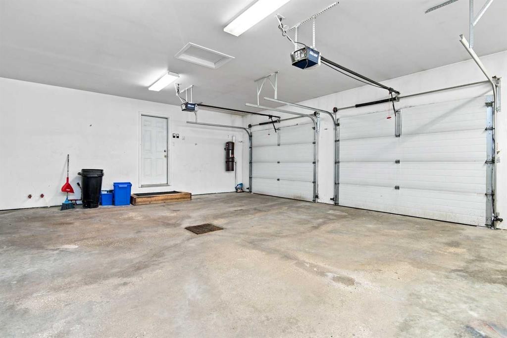 2 Pheasantback Close, Stettler, AB - Indoor Photo Showing Garage