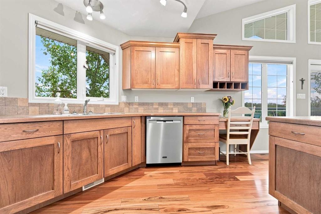 2 Pheasantback Close, Stettler, AB - Indoor Photo Showing Kitchen