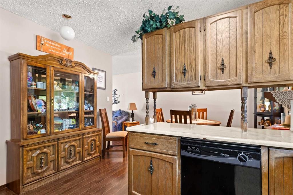 40 Laura Close, Penhold, AB