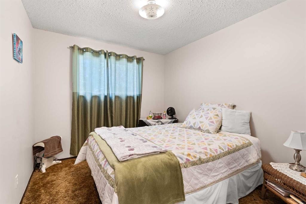 40 Laura Close, Penhold, AB