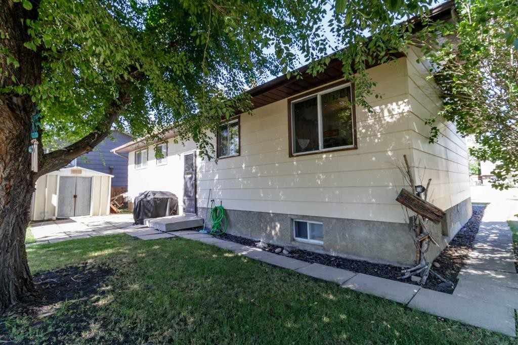 40 Laura Close, Penhold, AB