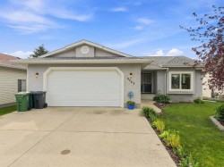 5723 51 Avenue Avenue Ponoka, AB T4J 1K5