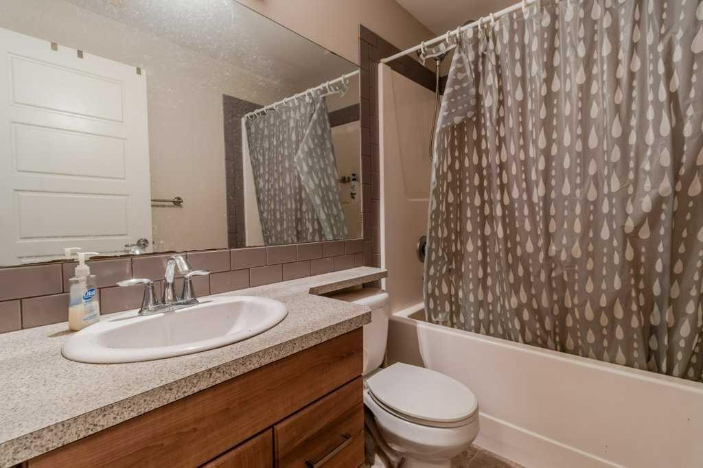 74 Hawkridge Boulevard, Penhold, AB