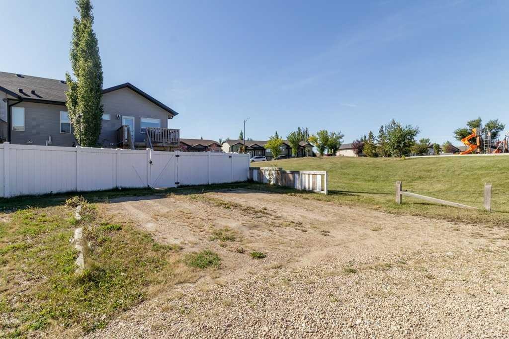 74 Hawkridge Boulevard, Penhold, AB