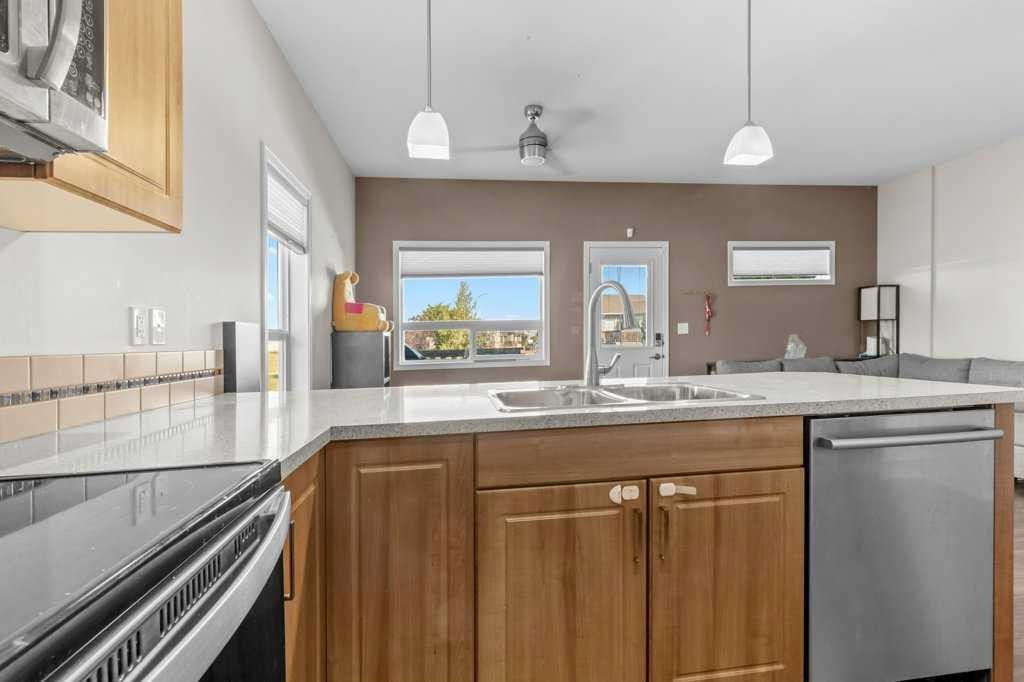 74 Hawkridge Boulevard, Penhold, AB