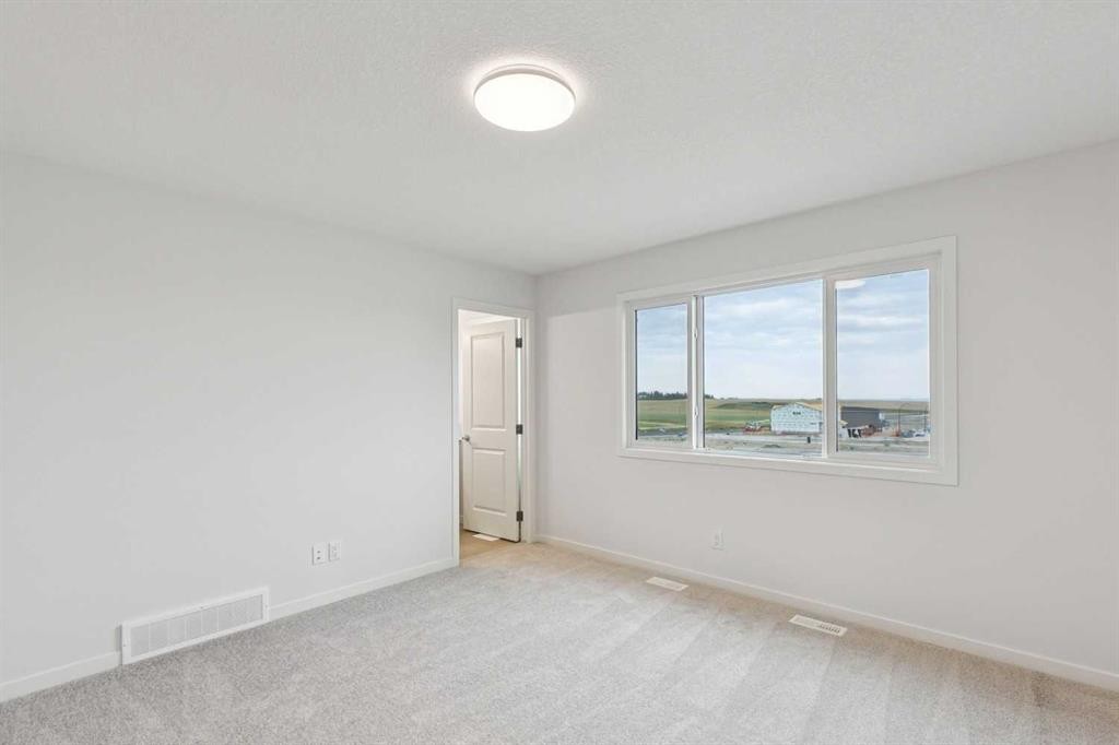 112 Lucas Green Nw, Calgary, AB