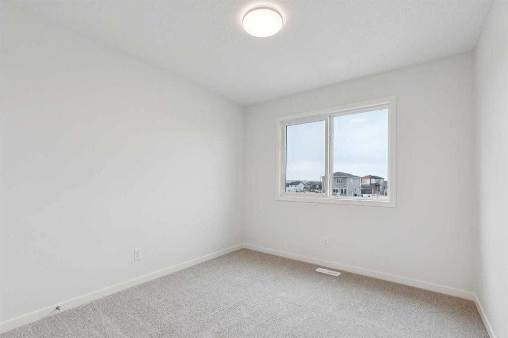 112 Lucas Green Nw, Calgary, AB