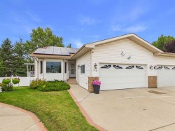 13 Dunn Close Red Deer, AB T4R 2M6
